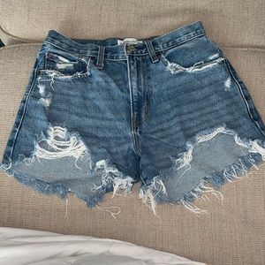Abercrombie & Fitch mid ride boyfriend jean short